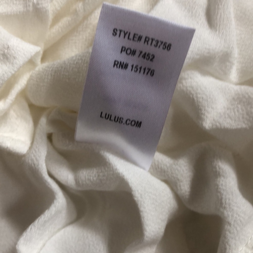 Lulu’s NWT white bell sleeve wrap top 🔥 - Picture 8 of 8